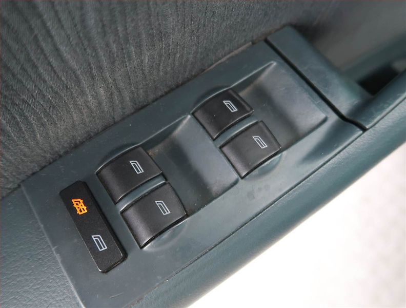 Audi A6 (1998) Basis 2.5 TDI , po STK, Tažné - fotka 16 z 17