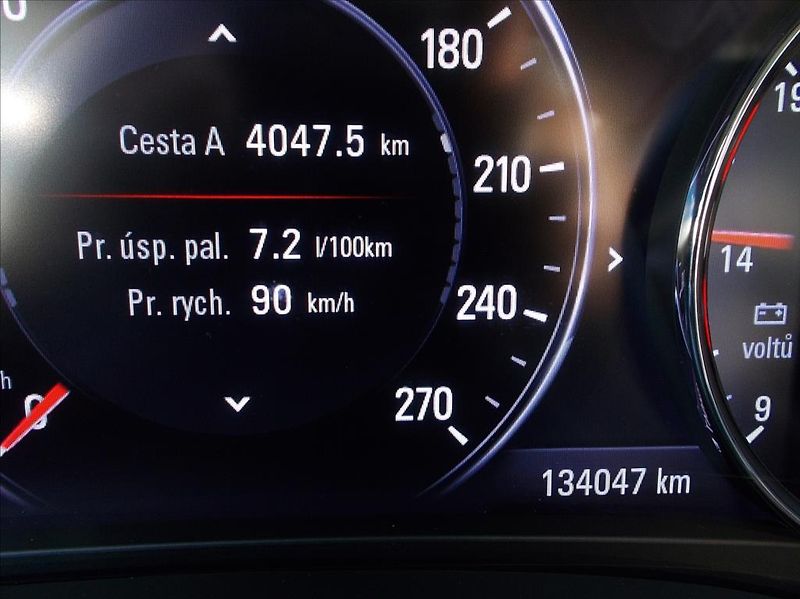 Opel Insignia ST 1.6 CDTi 100kW INNOVATION - fotka 10 z 46