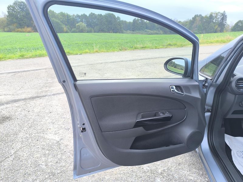 Opel Corsa (2007) 1.4 1.MAJITEL,SERVISNI KÍŽKA - fotka 9 z 33