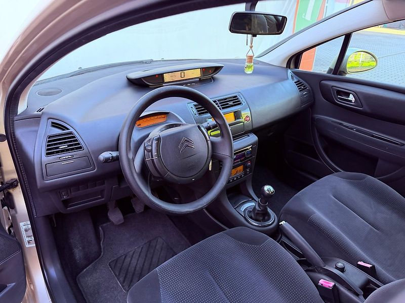 Citroën C4 1.4 Advance, Tažné, 116 tkm - fotka 13 z 20