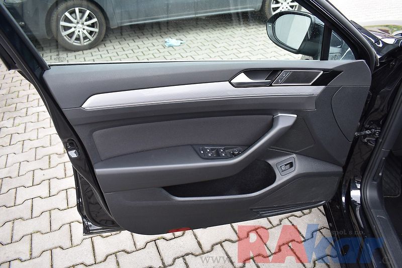 Volkswagen Passat Variant (2023) Business 2,0 TSI automat - fotka 8 z 34