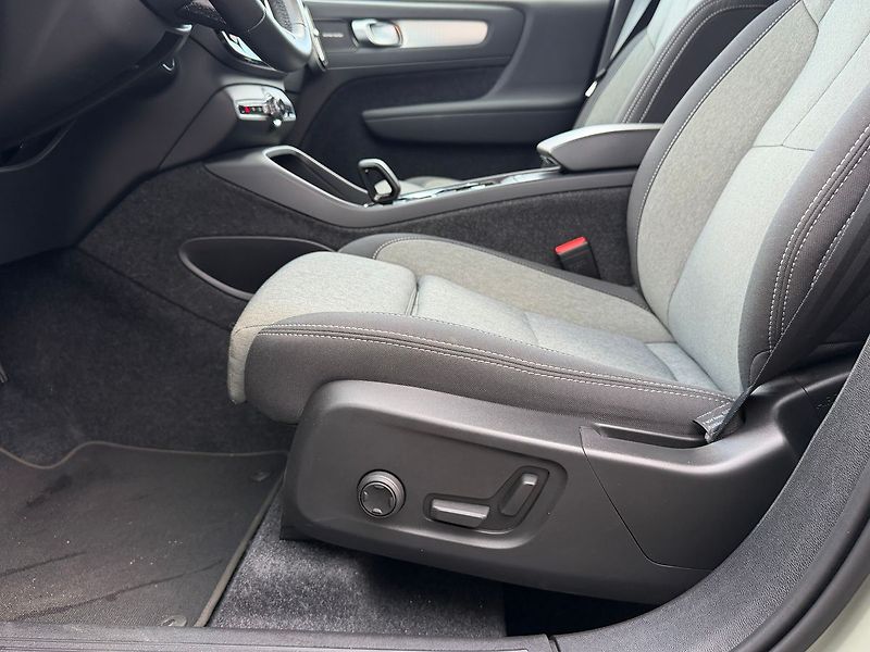 Volvo XC40 PLUS DARK, B3, 360°, PIXEL LED - fotka 10 z 24
