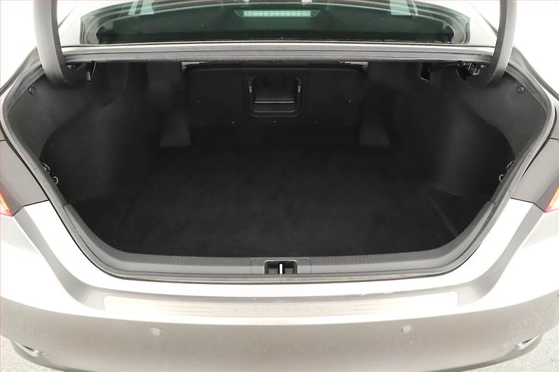 Toyota Camry (2021) 2.5 Hybrid - fotka 19 z 20