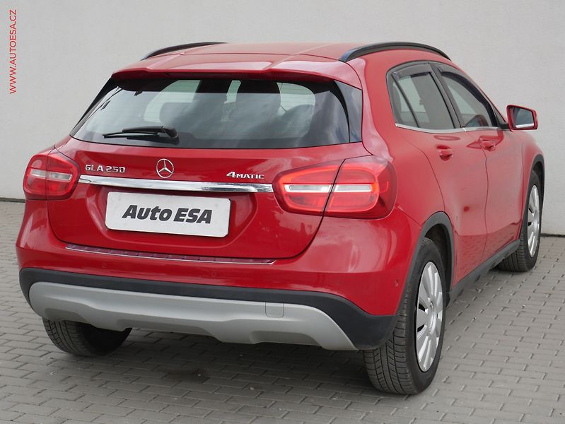 Mercedes-Benz GLA (2014) 2.0i 250  4Matic, ČR, AT - fotka 4 z 18