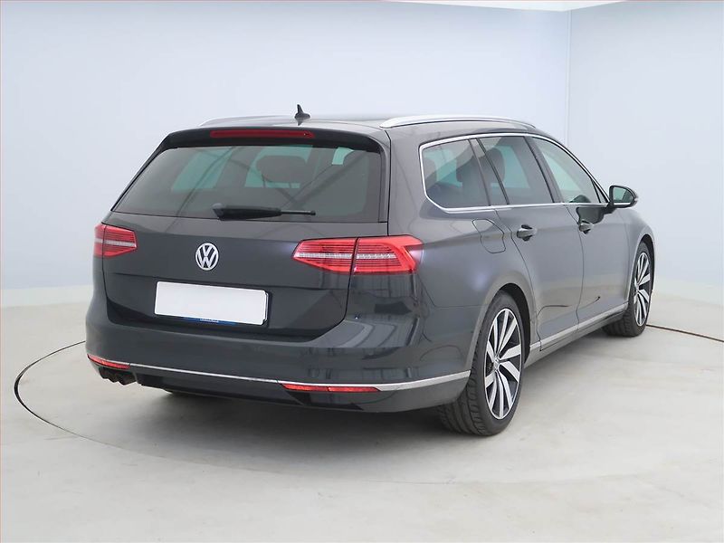 Volkswagen Passat (2015) 2.0 TDI, Automat, Serv.kniha - fotka 5 z 17