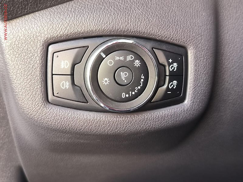 Ford Tourneo Connect (2015) 1.5 TDCi MAXi, 2.maj, Trend - fotka 18 z 20