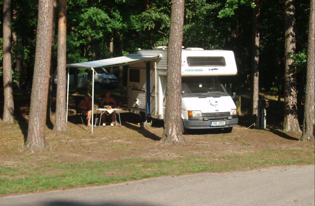 V Campingu Bezdrev můžete kempovat přímo u vody, ale i ve stinném lese., zdroj: Camping Bezdrev
