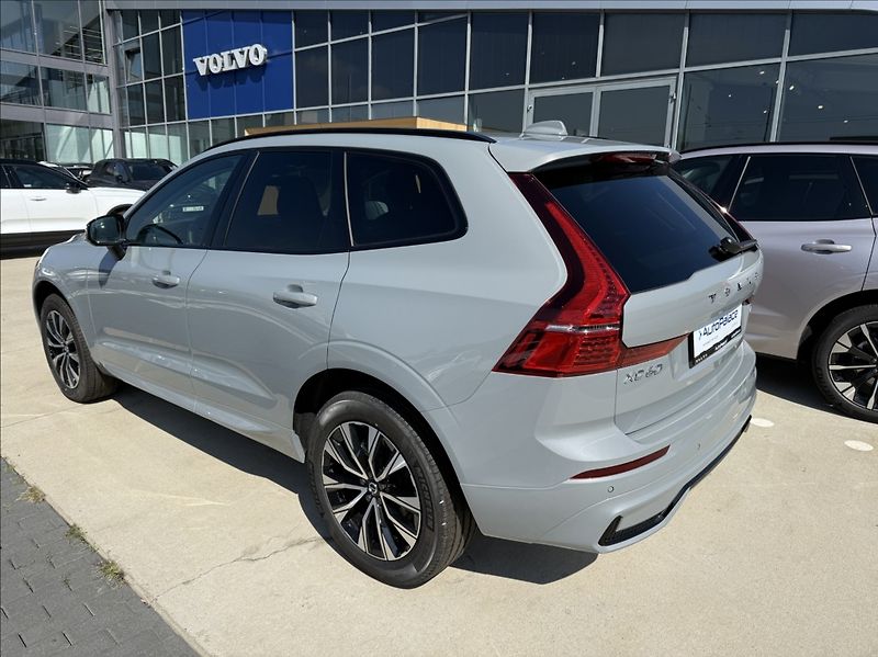 Volvo XC60 (2024) 2,0   B5 AWD PLUS DARK - fotka 2 z 4