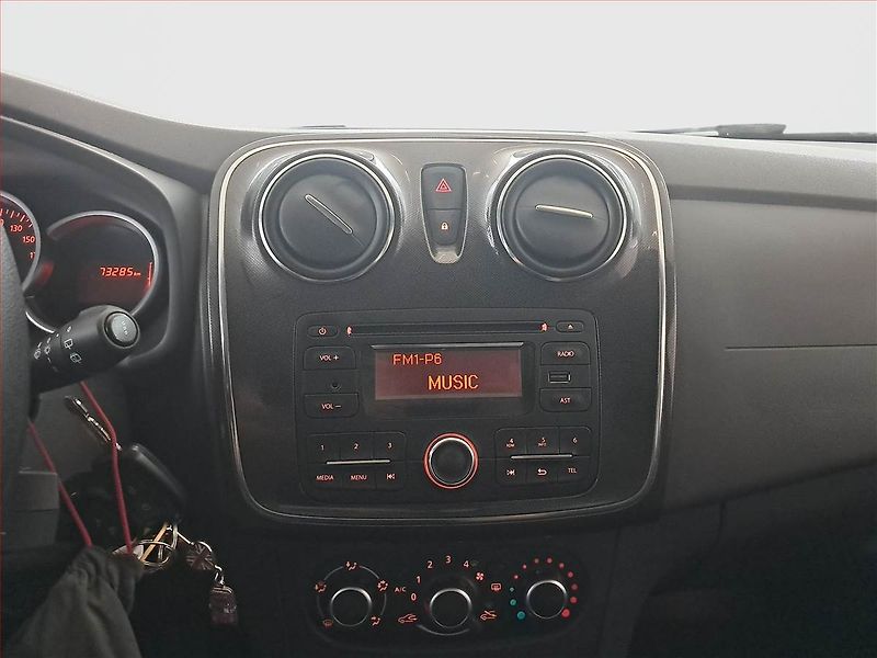 Dacia Logan (2017) 1.0 SCe, Serv.kniha - fotka 12 z 16