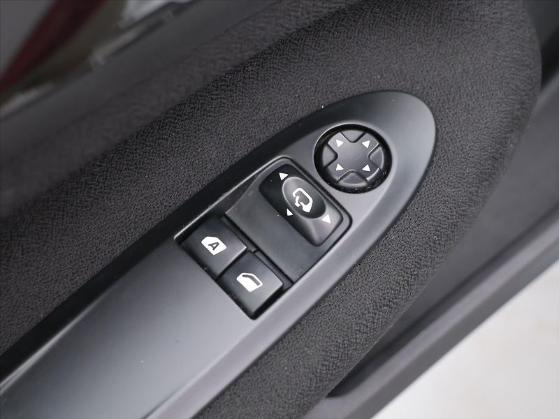 Citroën DS3 1,6 VTi 88 kW Aut. klima - fotka 14 z 31
