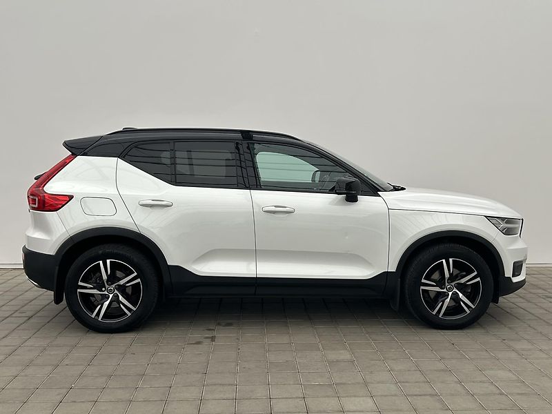 Volvo XC40 2.0 T4 4x4 R-Design - fotka 4 z 30