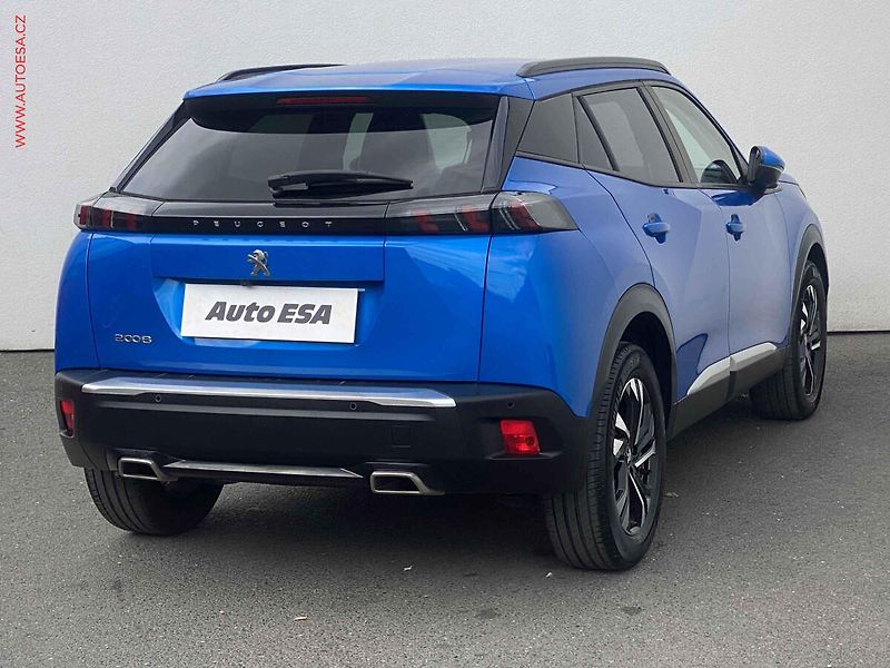Peugeot 2008 (2021) 1.2 PT, 1.maj,ČR, Allure, AT - fotka 4 z 18