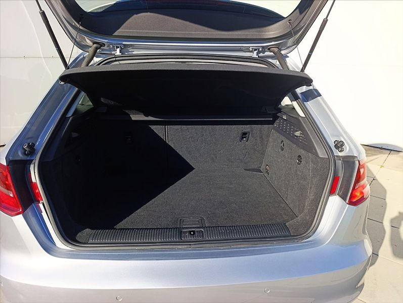 Audi A3 1,6 TDi Aut.klima,Navigace - fotka 9 z 34