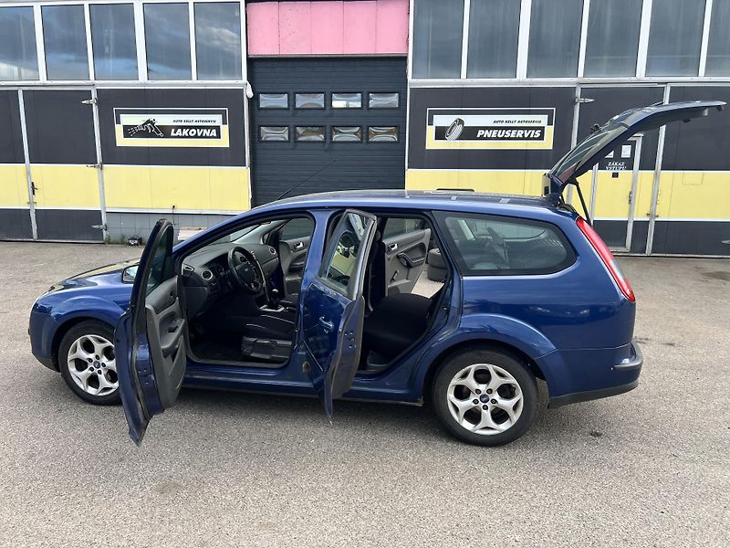 Ford Focus 1,6TDCI 74KW,KLIMA,2xPNEU - fotka 24 z 39