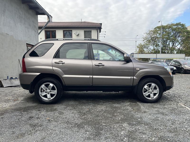 Kia Sportage (2010) 2,0 CRDi 110 Kw 4X4 ACTIVE - fotka 4 z 19