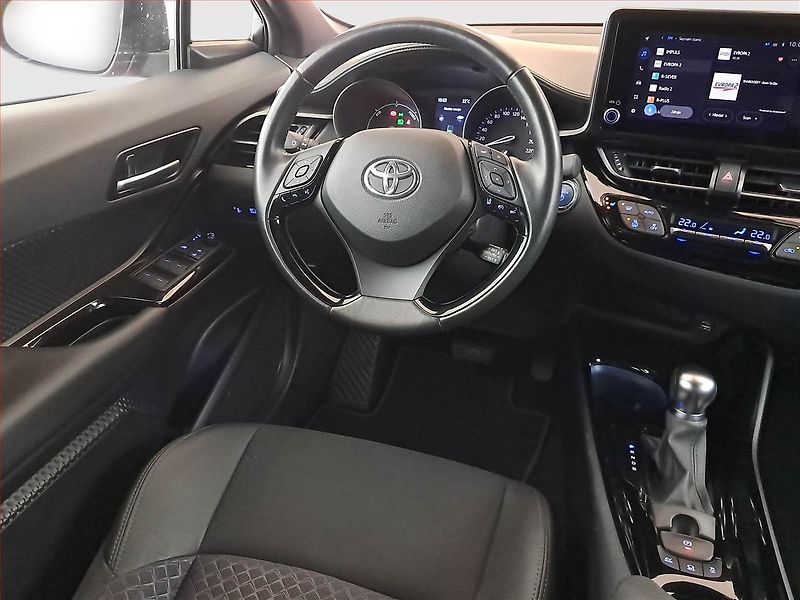 Toyota C-HR (2023) 1.8 Hybrid - fotka 7 z 16