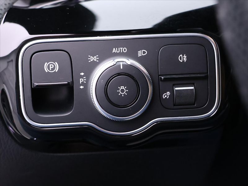 Mercedes-Benz CLA 2,0 35 AMG 225kW 4MATIC DPH CZ - fotka 18 z 40