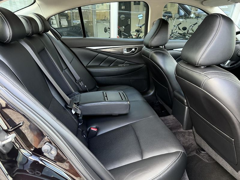 Infiniti Q50 2,2 Diesel 125kW REZERVACE - fotka 25 z 45