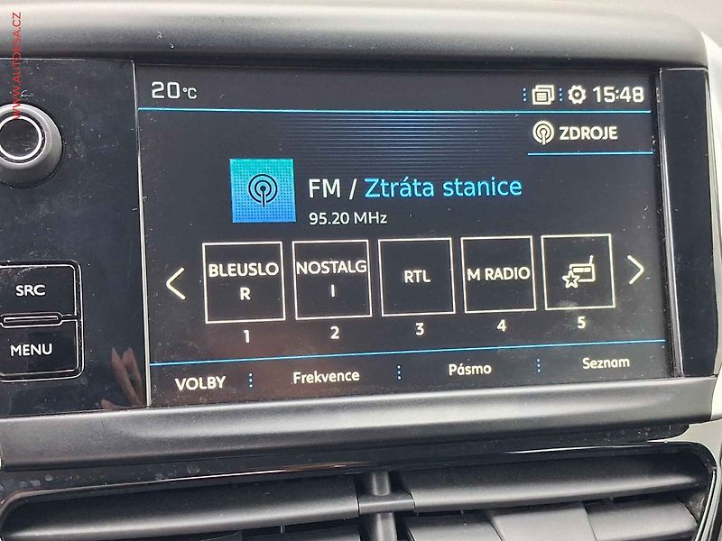 Peugeot 2008 (2019) 1.2 PT, Allure, AT, TZ, navi - fotka 17 z 19