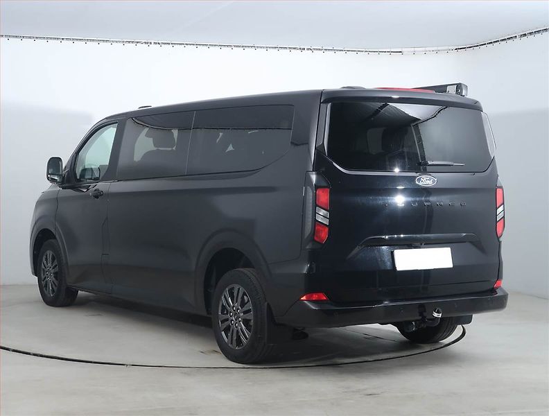 Ford Tourneo Custom (2024) Titanium 2.0 EcoBlue, ČR, 1Maj - fotka 4 z 21