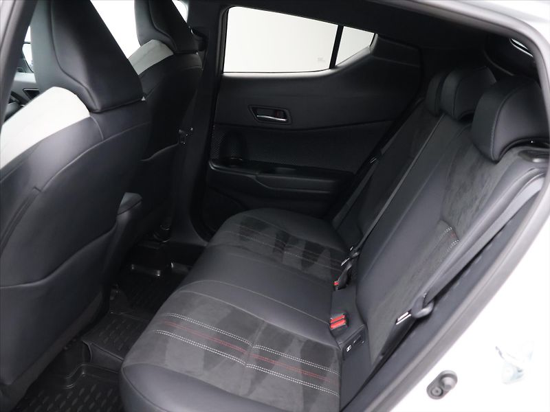 Toyota C-HR 2,0 Hybrid 112kW GR Sport CZ - fotka 14 z 28