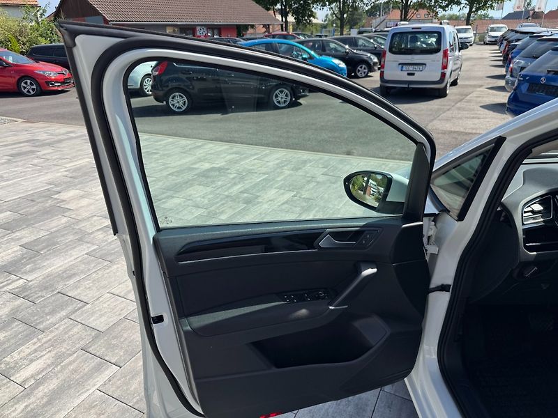 Volkswagen Touran (2017) Comfortline 2.0 TDI 110kW DSG - fotka 9 z 40