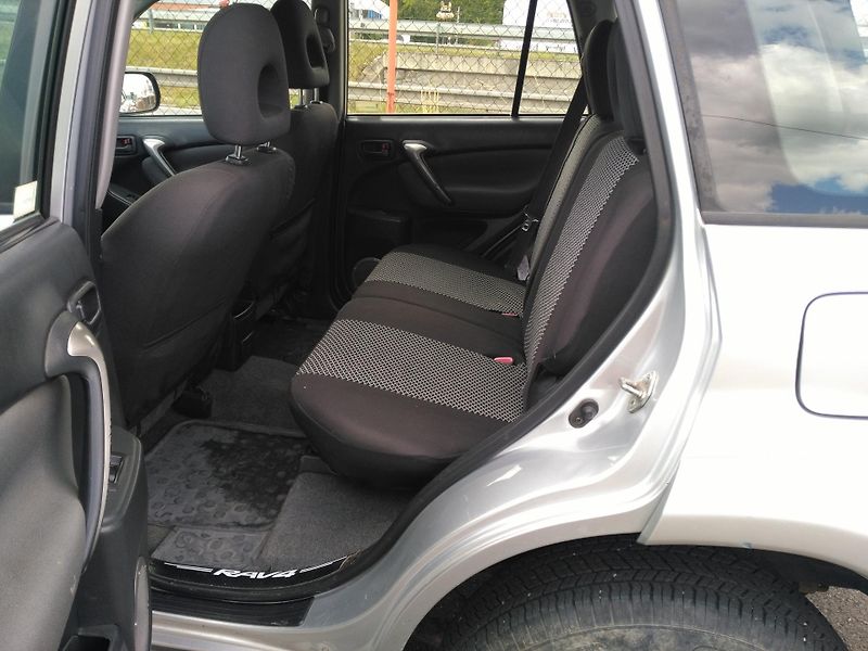 Toyota RAV4 2,0i /110 kW/ 4x4 - fotka 6 z 23