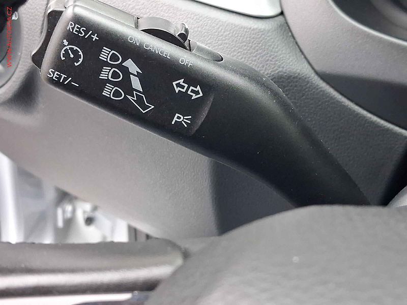 Škoda Rapid (2014) 1.6 TDi, Elegance, xenon - fotka 13 z 17