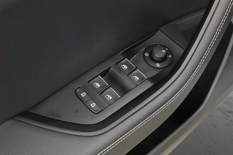 Škoda Superb (2019) Style 2.0 TSI, Automat - fotka 17 z 17