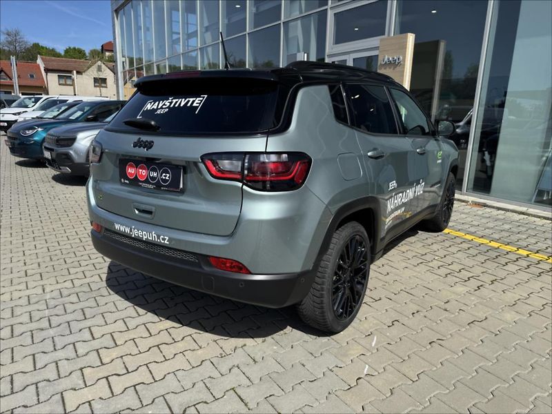 Jeep Compass 1,5 130k Upland  e-Hybrid - fotka 7 z 14