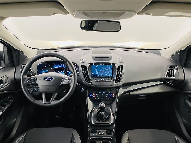 Ford Kuga 1,5 EcoBoost 110kW Titanium - fotka 9 z 25