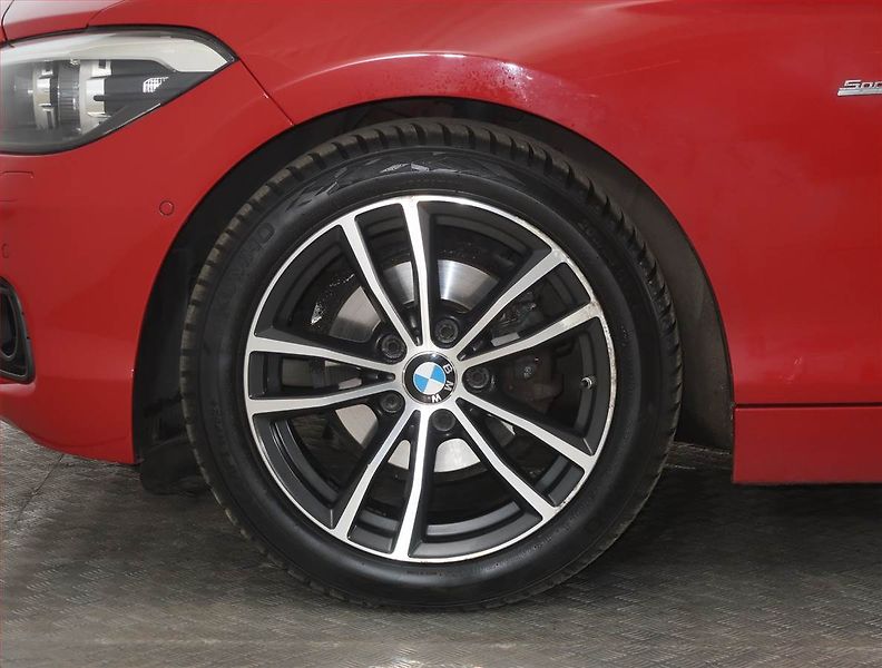 BMW Řada 1 (2017) Sport Line 118i, Automat - fotka 15 z 19