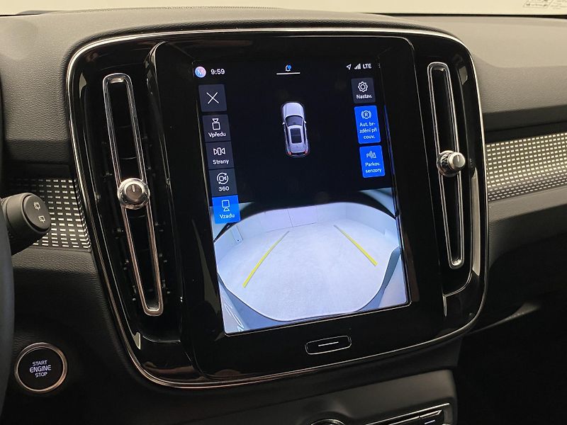 Volvo XC40 B4 AWD DARK PLUS AUT CZ - fotka 56 z 58