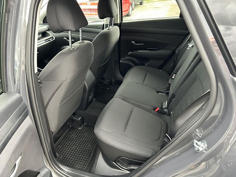 Hyundai Tucson 25 1,6 TGDI 2WD DCT STYLE 18 - fotka 8 z 29