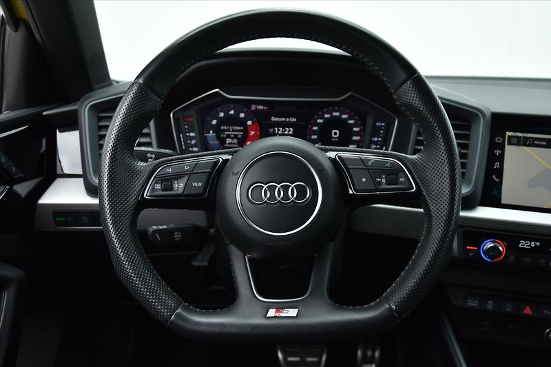 Audi A1 40TFSI 147kW S-LINE SERV.KNIHA - fotka 16 z 31