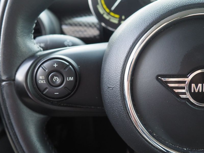 Mini Cooper (2020) SE Electric 33 kWh - fotka 19 z 30