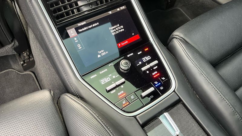 Porsche Panamera Turbo S E-Hybrid - fotka 29 z 30