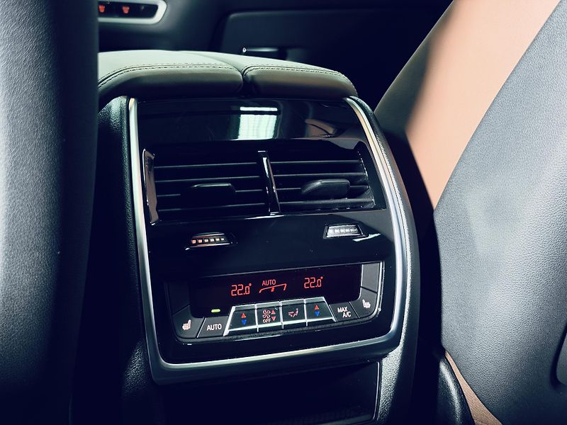 BMW X7 (2026) 40xd*CAR*TAŽ*NEZ.TOP*NAT.NAP* - fotka 47 z 55
