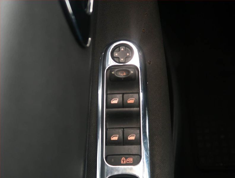 Peugeot 5008 (2010) 1.6 HDi, nová STK - fotka 15 z 15