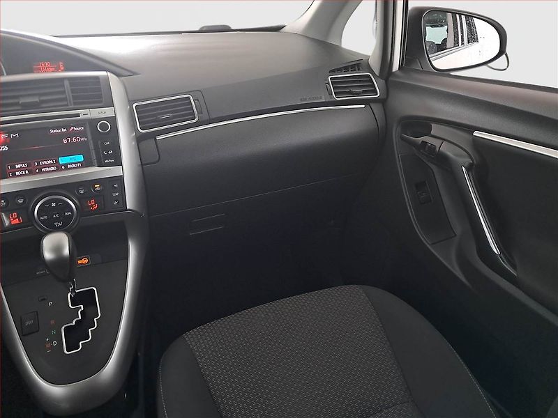 Toyota Verso (2013) 1.8 Valvematic, Automat - fotka 8 z 17