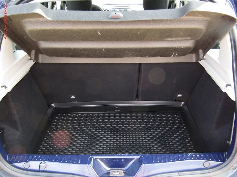 Dacia Sandero (2014) 1.2i, 1.maj,ČR - fotka 7 z 13