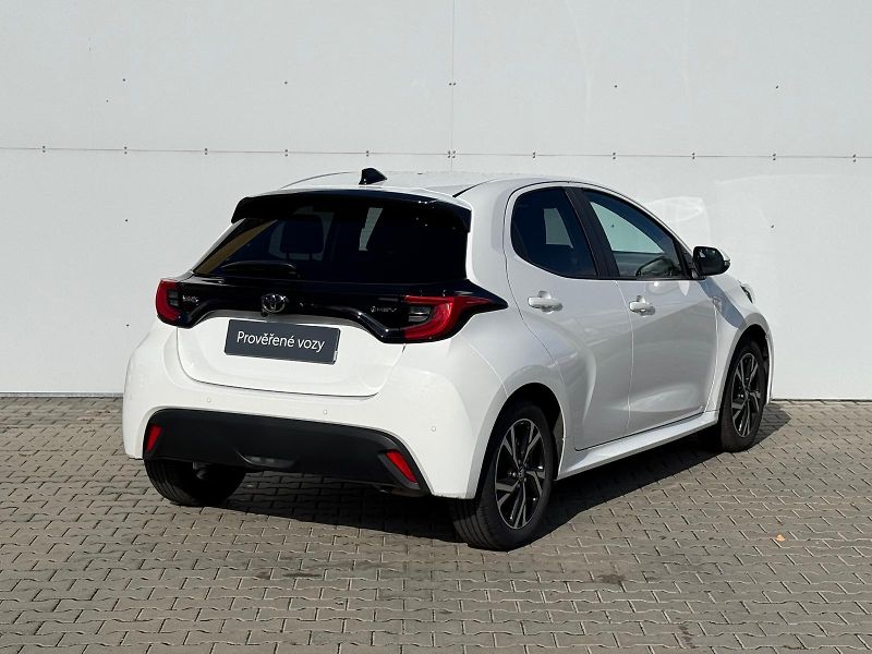 Toyota Yaris 1.5 HSD e-CVT Style - fotka 2 z 27
