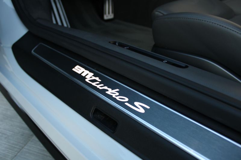 Porsche 911 Turbo S*Burmester*Aero*Záruka* - fotka 18 z 39