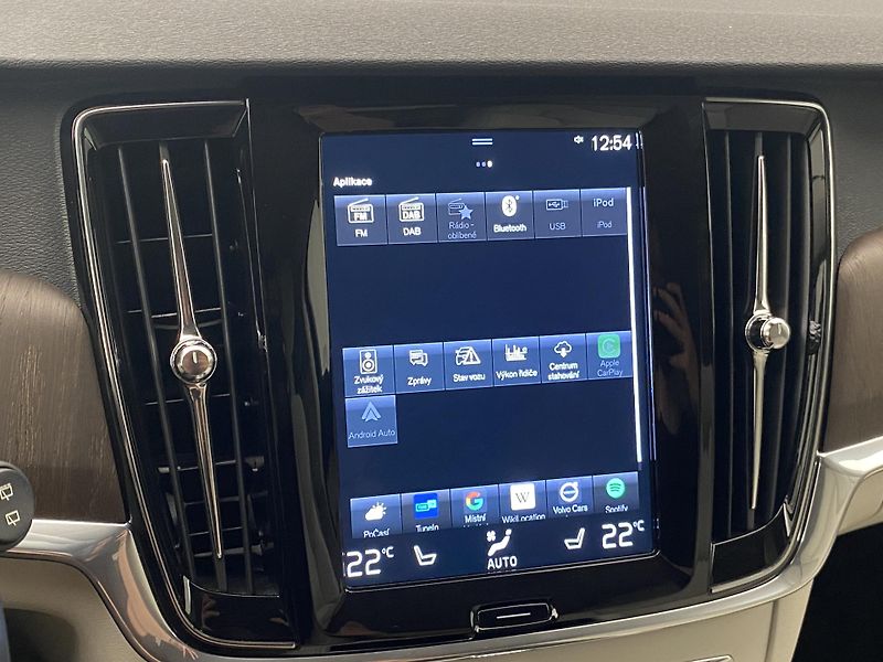 Volvo V90 CC B4 AWD MOMENTUM AUT - fotka 45 z 52