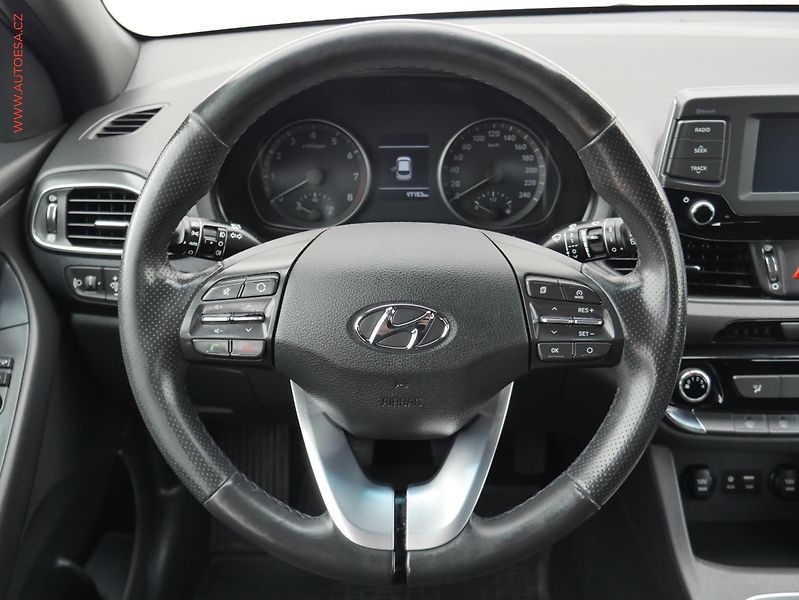 Hyundai i30 (2018) 1.4T-GDi, 2.maj,ČR, AC, park - fotka 11 z 21