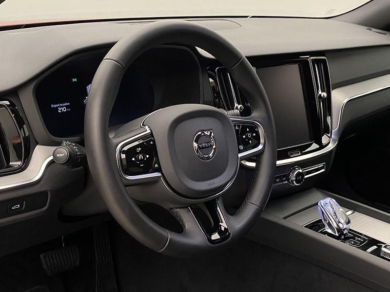 Volvo V60 CC B5 AWD PLUS AUT REZERVACE - fotka 19 z 59