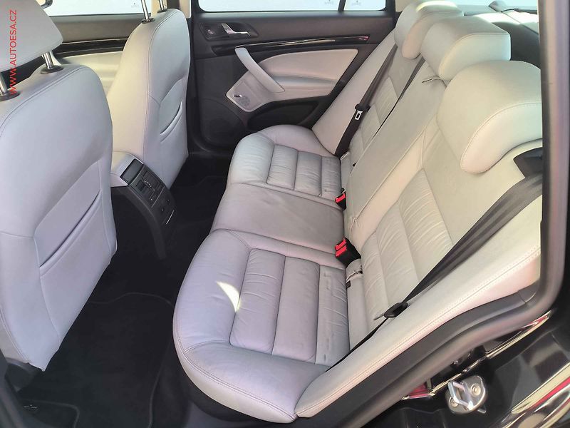 Škoda Octavia (2011) 2.0TDi, ČR, servis.kniha - fotka 10 z 23