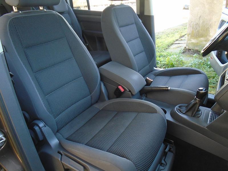 Volkswagen Touran 2.0 TDI 7míst,servisní histori - fotka 11 z 42