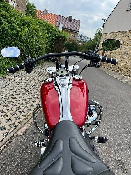 Harley-Davidson FXDWGI Dyna Wide Glide (2010) - fotka 9 z 13