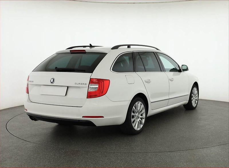 Škoda Superb (2014) 2.0 TDI, Serv.kniha, Navi - fotka 5 z 19